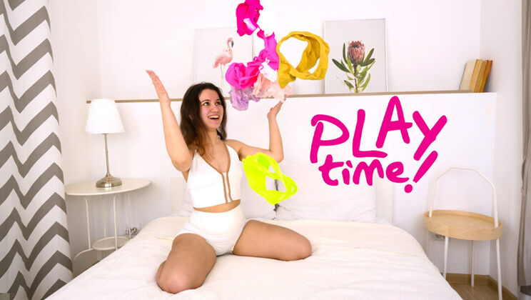 Teen brunette Sunny May gets herself off