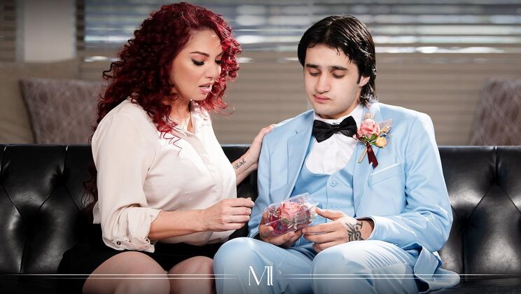 Kiki D'Aire Sucks Cock and Takes Cum in Mouth