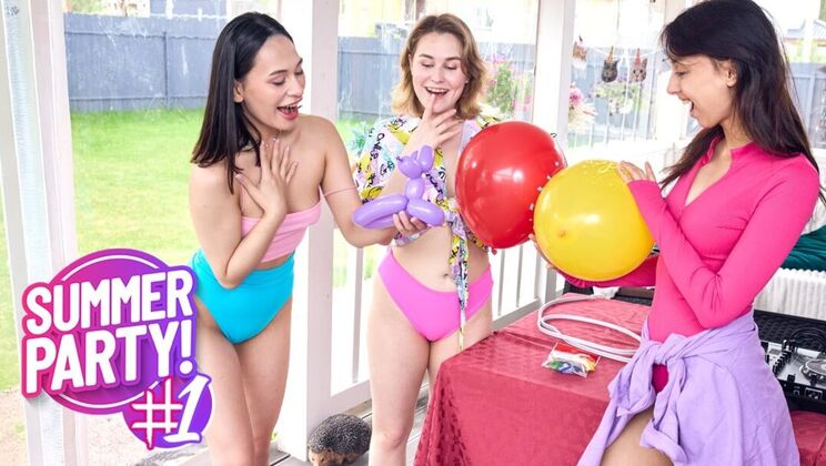 [ClubSweethearts] - Face Sitting and Fingering in a Wild Lesbian Party - Iris Murai - Roxy Muray - Ashly Rabbit