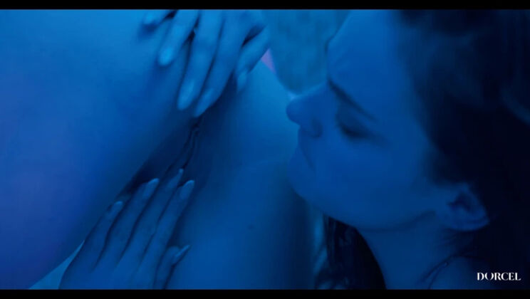 Clara Mia Meets Alice Drake - Lesbian Desire