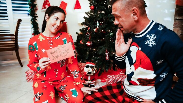 [MyPervyFamily] - Stepdad Unwraps Lingerie for Shaved Pussy and Big Cock Blowjob - Theodora Day - Peter Fitzwell