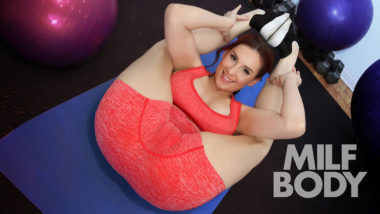 MILF Kelly in Sportswear Gets Pussy Licked